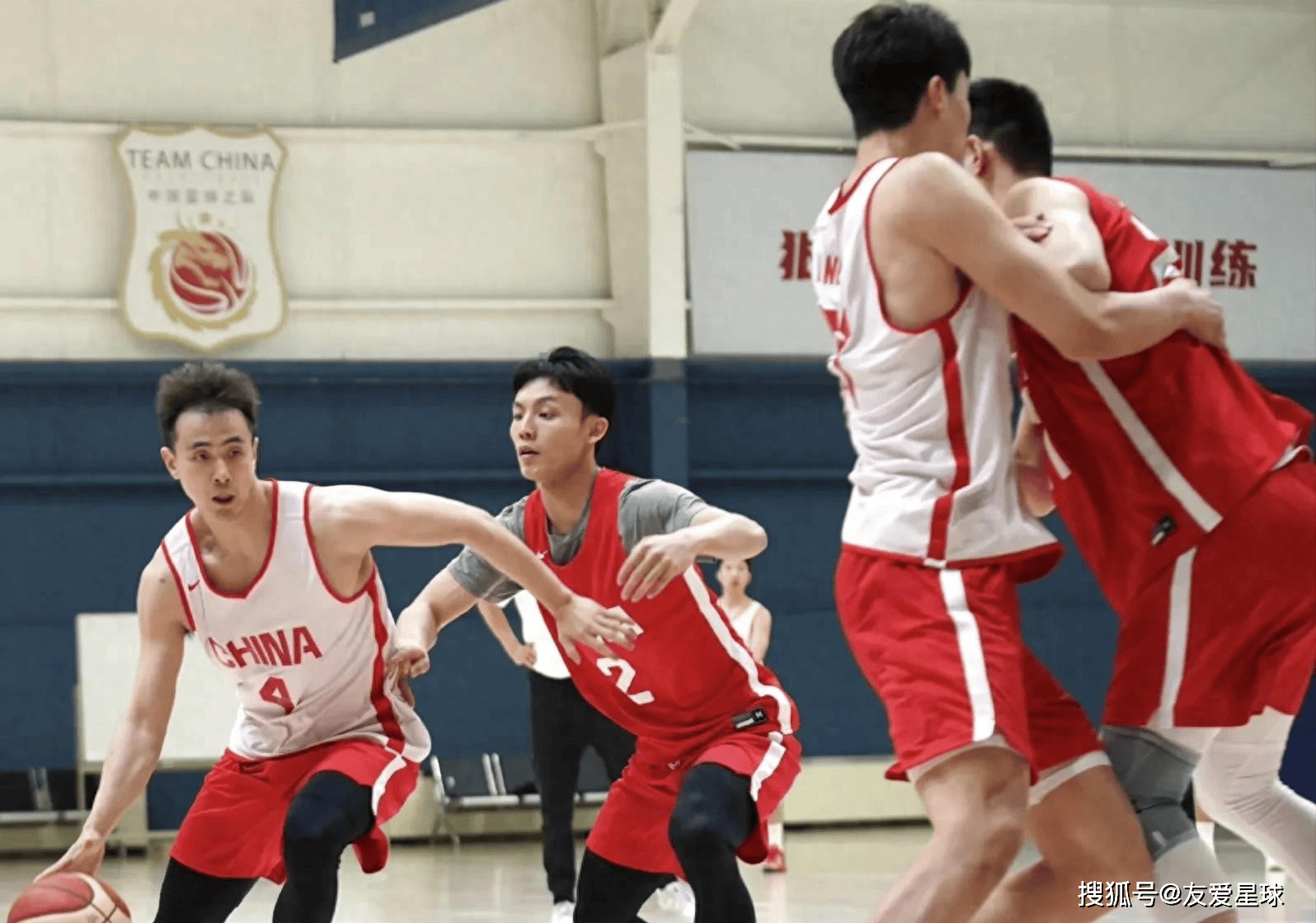 九游体育-窗口期体能课后，深圳男篮远射贴柱备战国王杯，质疑声仍在，资深球员宣示担当