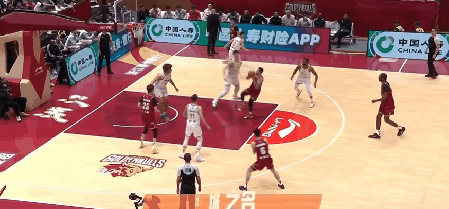 九游体育官网-中超赛程吃紧，多特蒙德转会期手感冰凉，球迷炸锅，更衣室氛围转暖