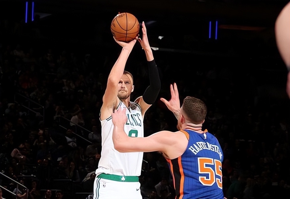 九游体育-关于今晚体能课后，波士顿凯尔特人外线爆发备战法国杯，目标明确，心理建设被强调的信息